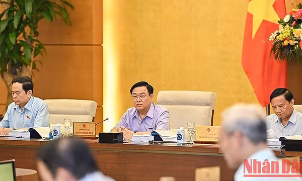 Khắc phục tình trạng “quân xanh, quân đỏ” trong đấu thầu