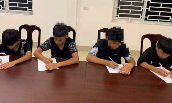 Nhóm học sinh lớp 8 làm bom xăng ném vào nhà dân để giải quyết mâu thuẫn