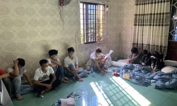 Thuê nhà trong hẻm, thiết kế riêng phòng bay lắc