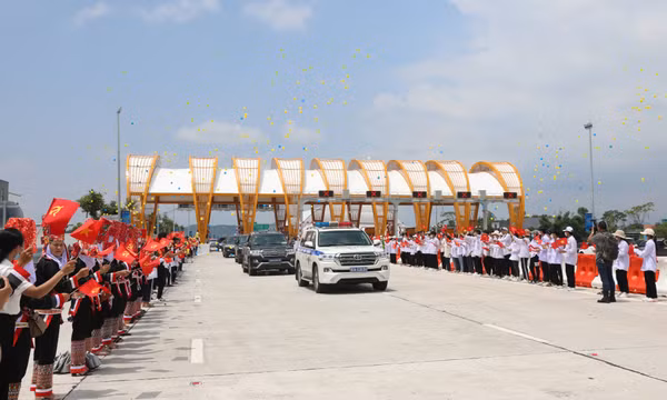 Tưng bừng ngày khánh thành Cao tốc Vân Đồn - Móng Cái