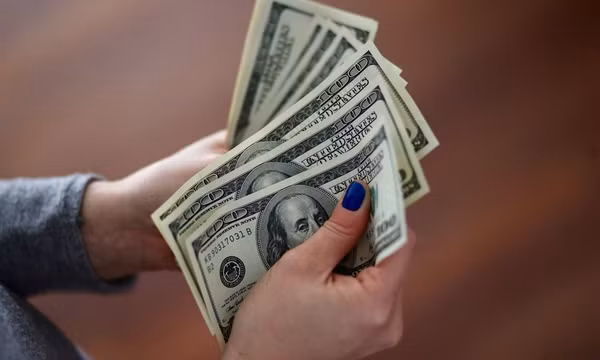 Giá USD vọt lên mức cao nhất 20 năm