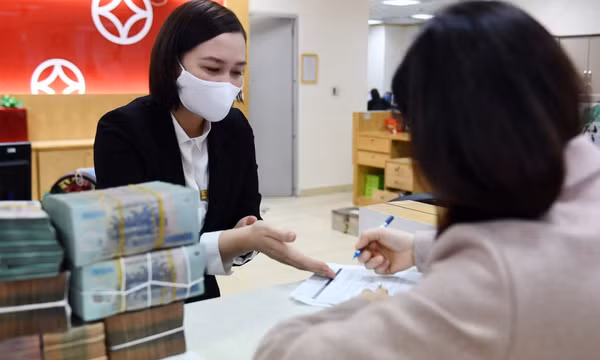 Ngân hàng đồng loạt tăng lãi suất huy động kịch trần