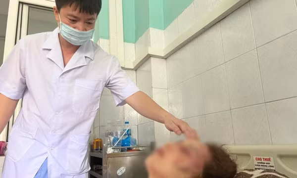 Bắt tạm giam cán bộ QLTT đánh một phụ nữ nhập viện