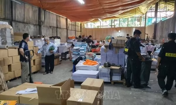 Truy tố cựu Cục phó Cục Quản lý thị trường và 33 bị can khác
