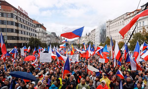CH Séc: Biểu tình quy mô lớn chống chính phủ và phản đối tư cách thành viên NATO, EU