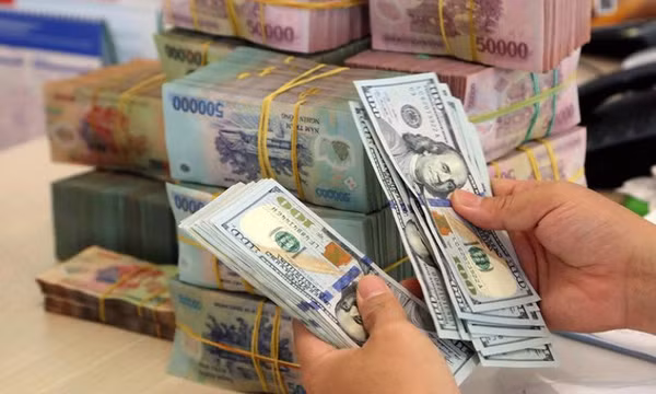 Chấn chỉnh tình trạng ngân hàng tiếp tay tuồn đô la ra "chợ đen"
