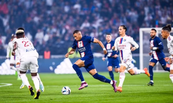 Messi giúp PSG giữ đỉnh bảng Ligue I