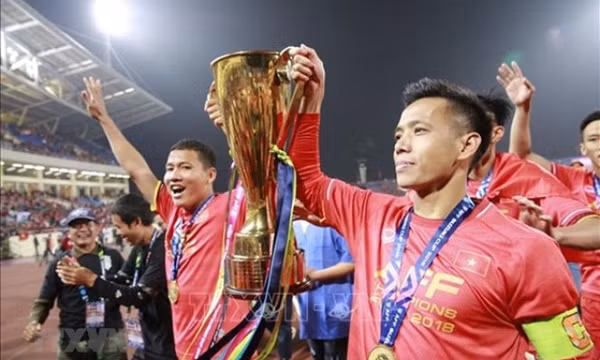 Văn Hậu, Văn Quyết trở lại đội tuyển Việt Nam chuẩn bị cho AFF Cup