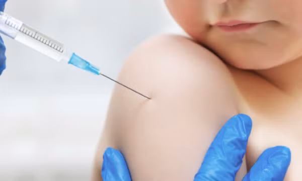 10 suy nghĩ sai lầm về tiêm phòng cho trẻ