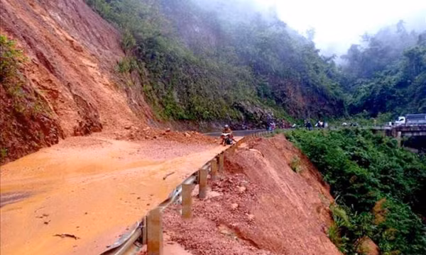 Đông Bắc Bộ có mây, ngày nắng; chiều tối và đêm có mưa rào và dông vài nơi