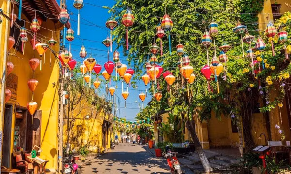 Check-in các con phố đèn lồng nổi tiếng ở ba miền