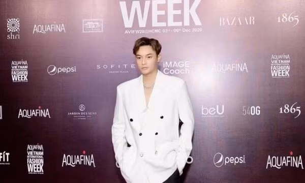 Hai mỹ nhân hạng A giới Showbiz bị bắt quả tang bán dâm cho đại gia
