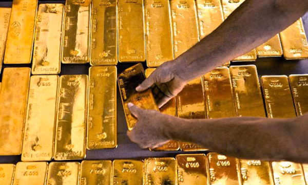 Đồng USD mạnh kéo giá vàng lao dốc