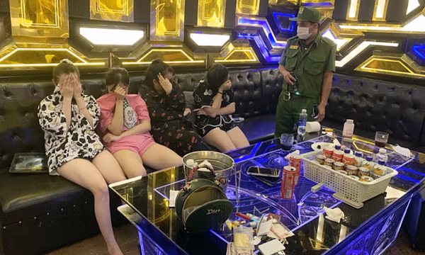 8 nam, nữ phê ma túy trong quán karaoke KING 365