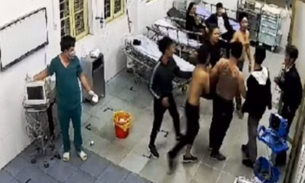 Truy tìm nhóm côn đồ truy sát người, đập phá thiết bị y tế tại bệnh viện