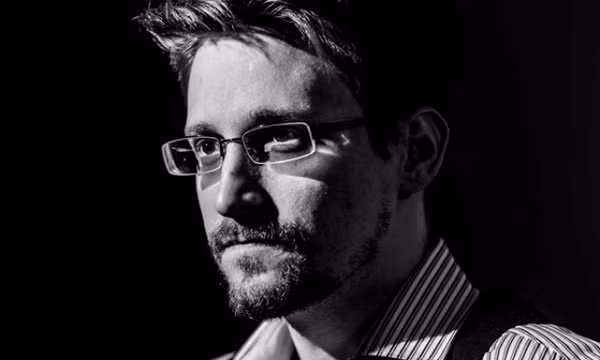 Tổng thống Nga ký sắc lệnh cấp quyền công dân cho Edward Snowden