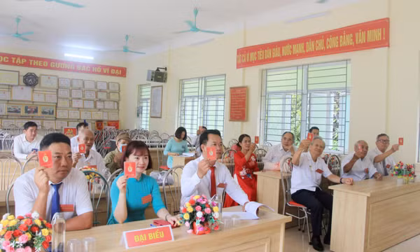 Quyết tâm xây dựng chi bộ ở cơ sở thành những pháo đài vững chắc để bảo vệ Đảng