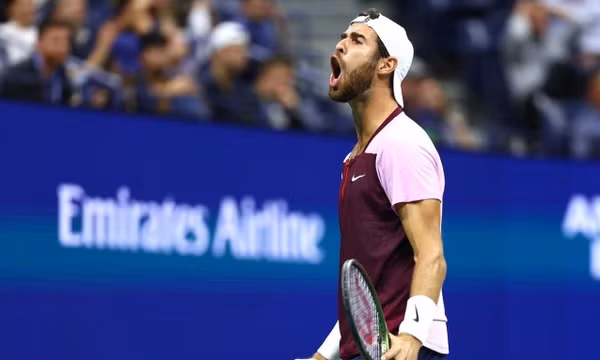 Kyrgios đập ba cây vợt khi thua Khachanov