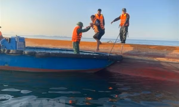 Đã thấy thi thể thuyền viên mất tích trên vùng biển Cát Bà