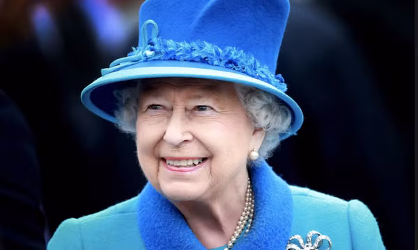 Hình ảnh cuộc đời Nữ hoàng Elizabeth II - biểu tượng của Hoàng gia Anh
