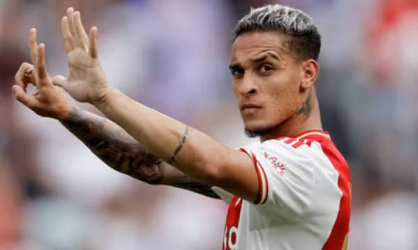 Antony nhận án phạt từ Ajax