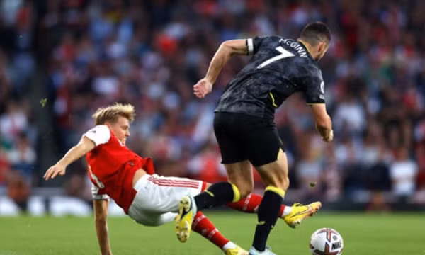 Odegaard nguy cơ vắng mặt trận gặp Man Utd