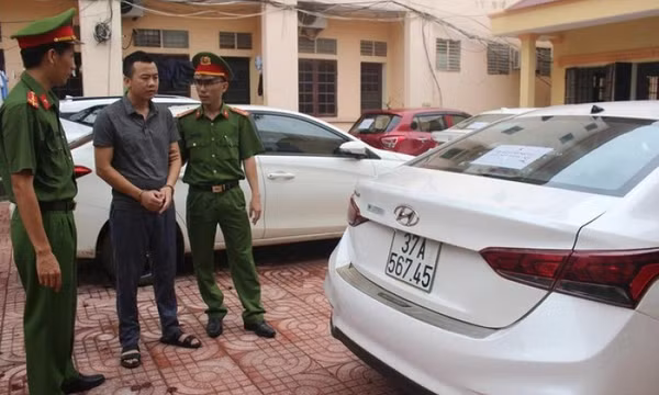 Tạo vỏ bọc doanh nhân thành đạt, lừa thuê hàng chục ô tô rồi đem bán