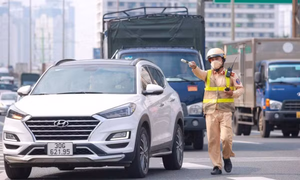 Phạt mạnh xe đi sai làn, khuyến khích người dân cung cấp hình ảnh vi phạm
