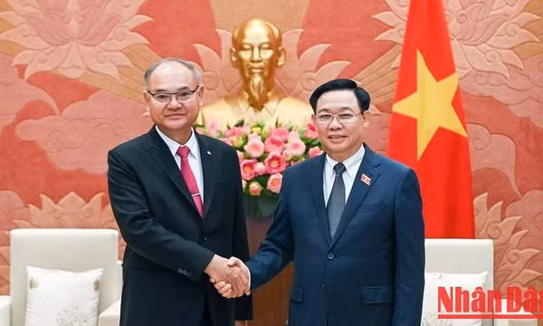 Chủ tịch Quốc hội Vương Đình Huệ tiếp Phó Chủ tịch thứ nhất Thượng viện Thái Lan