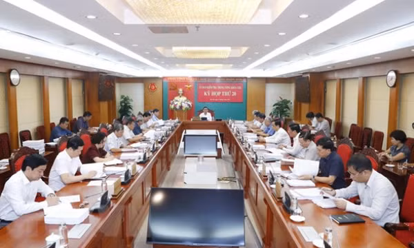 Kỷ luật Ban Thường vụ Đảng ủy Viện Hàn lâm Khoa học xã hội Việt Nam và một số, tập thể cá nhân