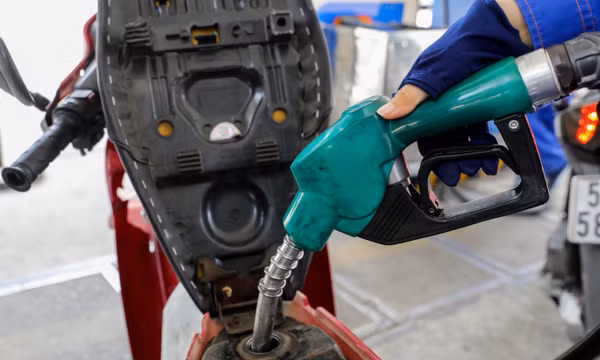 Thêm 5 doanh nghiệp đầu mối xăng dầu bị tước giấy phép