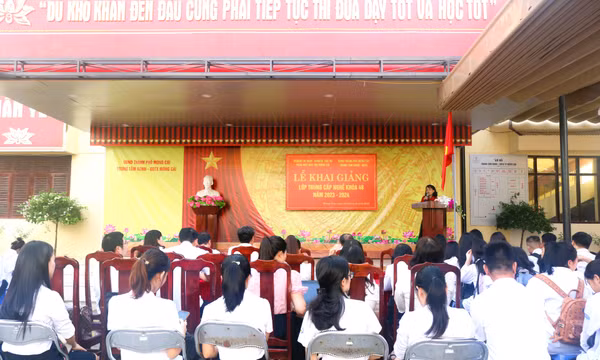 Khai giảng các lớp Trung cấp nghề khóa 48 cho học sinh lớp 10 tại Móng Cái