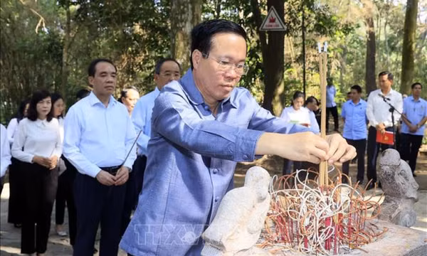 Chủ tịch nước Võ Văn Thưởng dâng hương tại Khu di tích Quốc gia đặc biệt Tân Trào