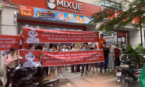 Đầu tư bạc tỷ, chủ cửa hàng Mixue nhượng quyền nổi giận vì chính sách giá