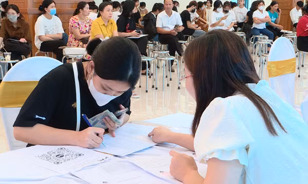 Tân sinh viên Đại học Hạ Long nhập học đợt 1 năm 2023