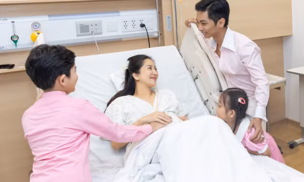 Khánh Thi sinh con thứ ba
