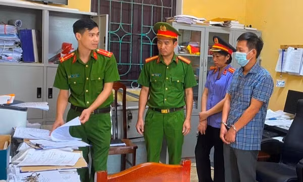 Một cán bộ xã ở Hải Dương bị khởi tố vì chiếm đoạt tiền thờ cúng liệt sĩ