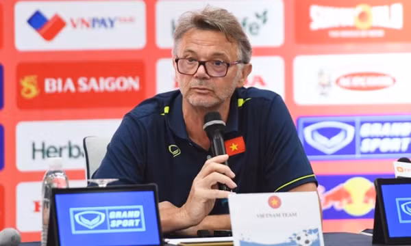HLV Troussier lần đầu nói về Văn Quyết, đồng thời kêu gọi người hâm mộ tin tưởng đội tuyển