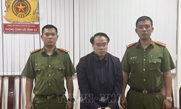 'Đại án' tại Cục Đăng kiểm Việt Nam: Nguyên Cục trưởng Đặng Việt Hà chi 100.000 USD 'chạy án' trước khi bị bắt