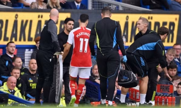 Cú sốc ập đến Arsenal trong trận thắng Everton