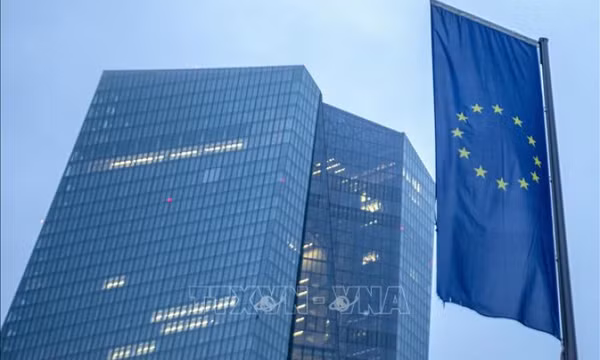 ECB tăng lãi suất lần thứ 10 liên tiếp lên mức cao kỷ lục