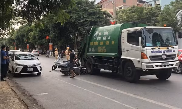 Cô gái chết thảm sau cú mở cửa bất cẩn của tài xế ô tô
