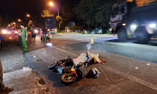 Trên đường đón cháu đi học về, bà bị xe tải cán tử vong