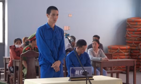 Thiếu tiền trả khách sạn, người đàn ông cùng đồng bọn đi cướp