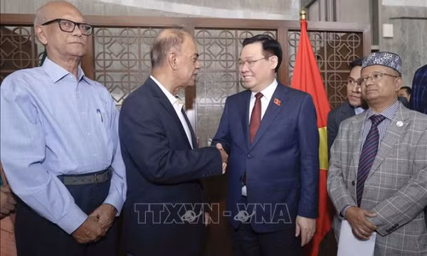 Chủ tịch Quốc hội Vương Đình Huệ tiếp Chủ nhiệm Ủy ban Đối ngoại Quốc hội Bangladesh