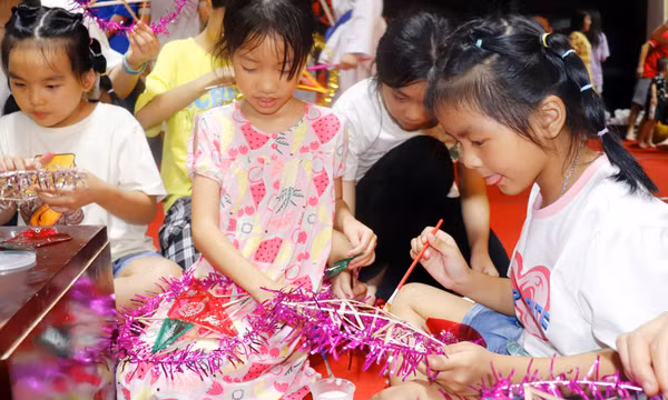 Ấm áp Trung thu sớm cho trẻ nhỏ