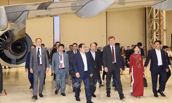 Thủ tướng Phạm Minh Chính thăm Tập đoàn hàng không vũ trụ Embraer của Brazil