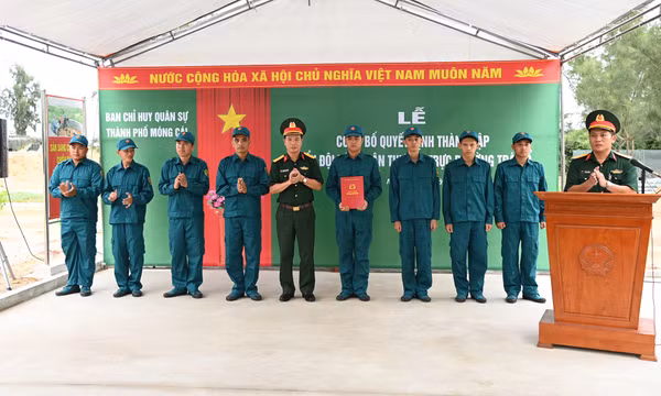Quảng Ninh: Công bố Quyết định thành lập tiểu đội Dân quân thường trực phường Trà Cổ (TP Móng Cái)
