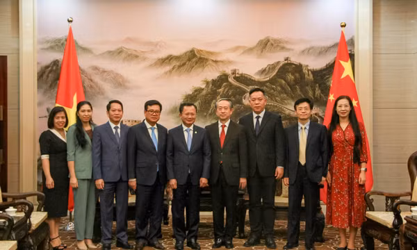 Lãnh đạo tỉnh Quảng Ninh chúc mừng Kỷ niệm Quốc khánh nước CHND Trung Hoa