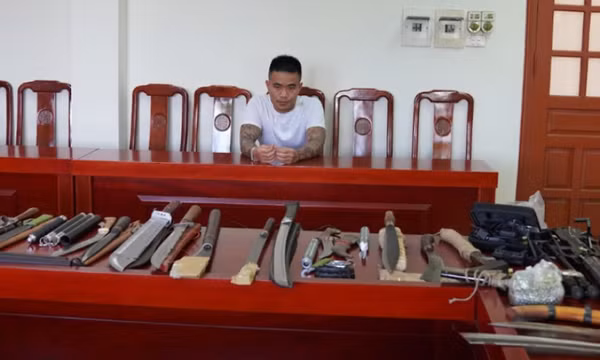 Bắt chủ hiệu cầm đồ cho vay nặng lãi, thu nhiều hung khí